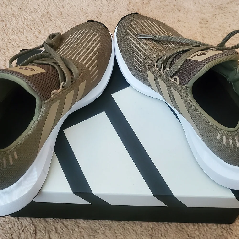 adidas Men’s Olive Green & Tan Runner Sneakers